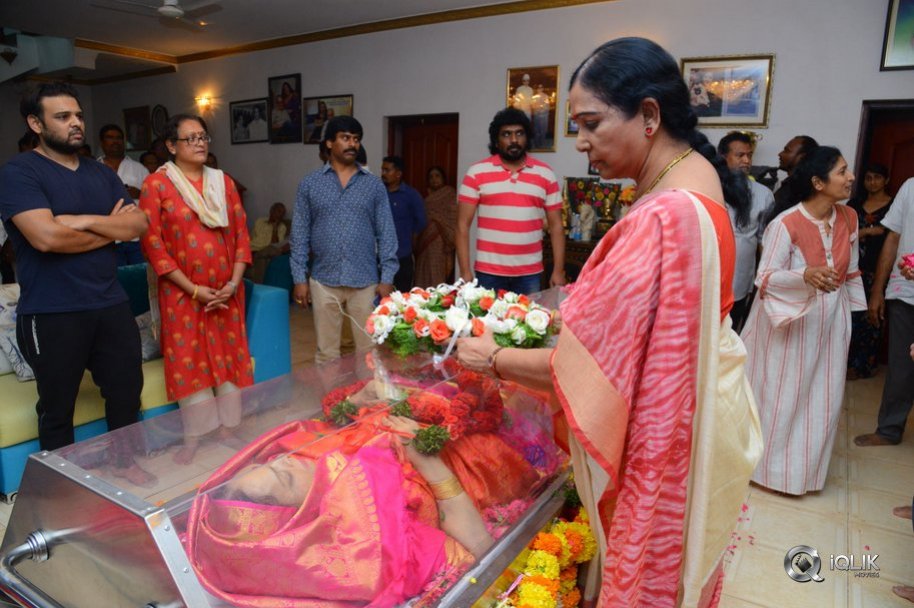 Celebrities-Pay-Homage-to-Vijaya-Nirmala-Garu